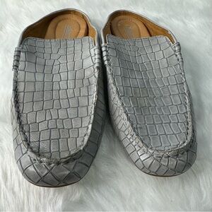 Born Croc Capricorn Women’s Gray Leather Mules Slides